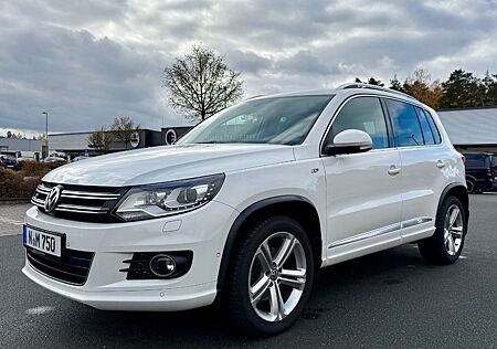 VW Tiguan Volkswagen 2,0 TSI DSG 4Motion Sport & Style R-Line