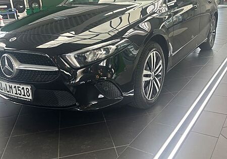 Mercedes-Benz A 250 e DCT -