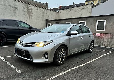 Toyota Auris Hybrid/Benzin