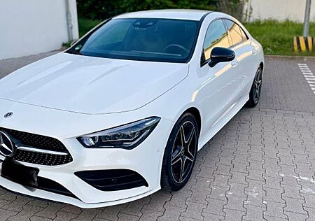 Mercedes-Benz CLA 200 4MATIC DCT -