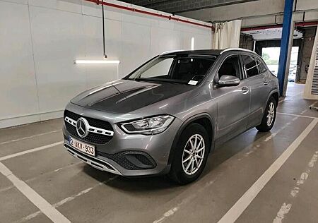 Mercedes-Benz GLA 180 d DCT*SHZ*VirtCock*Matrix*Netto-15200€