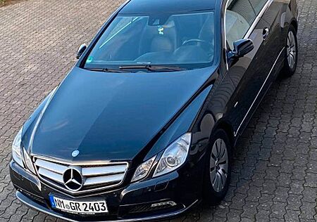 Mercedes-Benz E 350 Coupé CGI BlueEFFICIENCY ELEGANC...