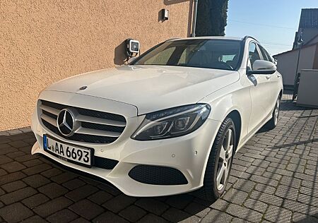 Mercedes-Benz C 180 8 fach bereift sehr gepflegt