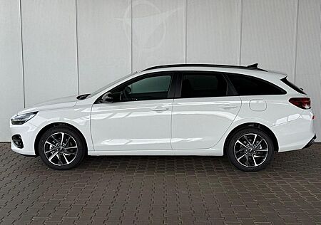 Hyundai i30 Kombi GO Plus 1.5 DPI 97 PS 6MT / Sitz + ...