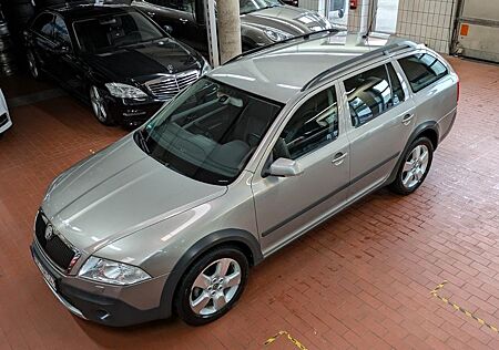 Skoda Octavia Scout 4X4 2,0 TDI Xenon+AHK+NAV+PDC+Sihz