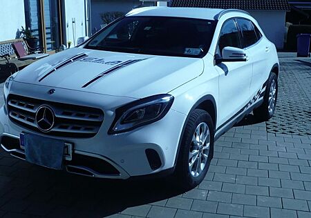 Mercedes-Benz GLA 200 d 4Matic/ Automatik/AHK 190PS