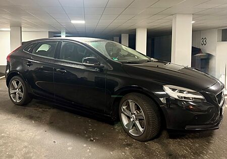 Volvo V40 T3 - Momentum - wenig km - Winterreifen