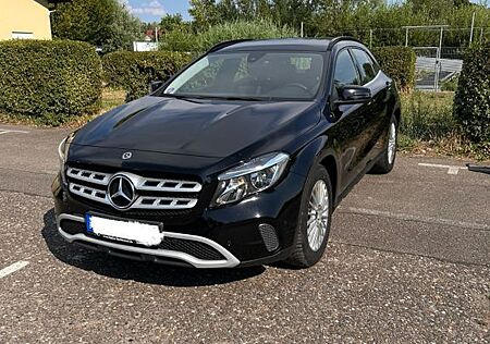 Mercedes-Benz GLA 180 - KLIMA/PDC/T-Leder/SHZ/NAVI