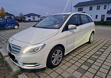 Mercedes-Benz B 180 - BIXENON NAVI