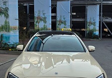 Mercedes-Benz E 220 d T Autom. - Avantg. Pano/Leder/360