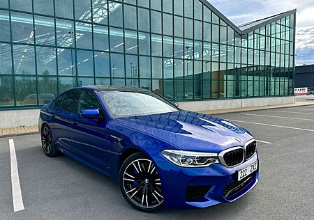 BMW M5 Marina Bay Blau Metallic