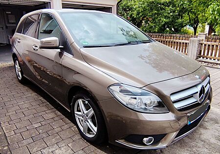 Mercedes-Benz 200 B CDI mit 7G-DCT, Sport Navi Alu Parkassi