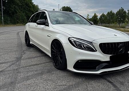 Mercedes-Benz C 63 AMG C63 S-AMG Performance Auspuff-viele Extras