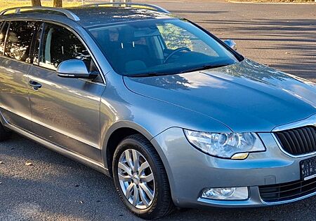 Skoda Superb 2.0 TDI, Kombi, Top gepflegt, Service neu