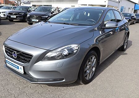 Volvo V40 D3 Kinetic|R-CAM|SHZG|NAVIGATION