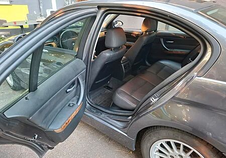 BMW 320i -