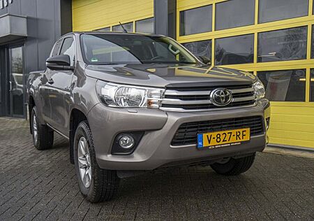 Toyota Hilux 2.4 D-4D-F Xtra Cab Professional Navi