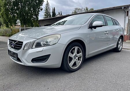 Volvo V60 Kombi Momentum Automatik Navi Xenon Orig-Km