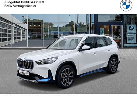BMW iX1 xDrive30 xLine AHK/HeadUpDisplay/ParkAssist+