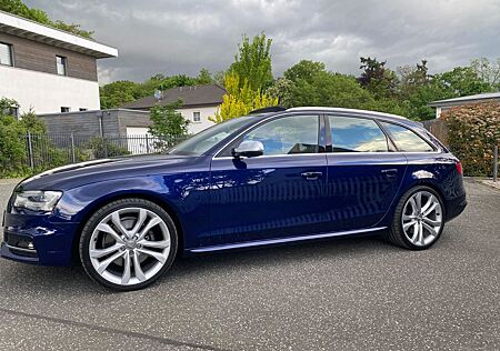 Audi S4 3.0 TFSI quattro Avant - B&O/Pano/AHK/Standh.