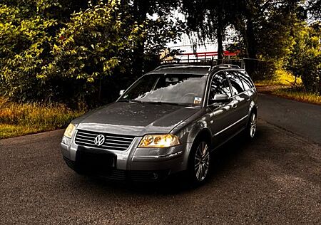 VW Passat Variant Volkswagen 2.8 V6 tipt. 4motion Highline...