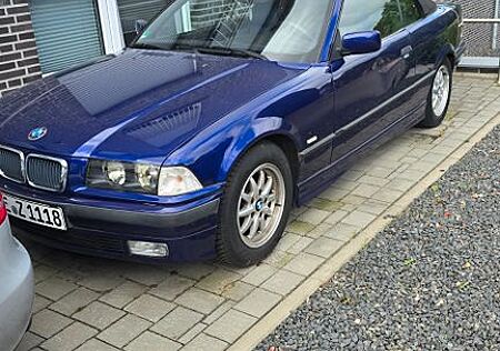 BMW 318i E36 Cabrio | Velvet Blue Metallic
