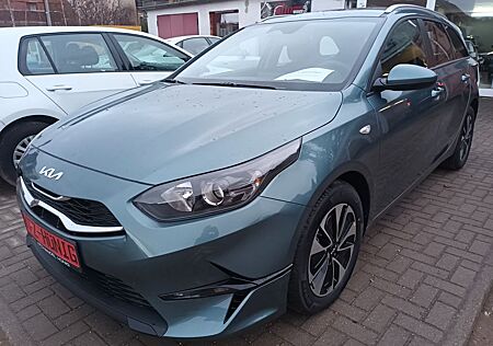 Kia Cee'd Sportswagon CEED SPORTWAGON 1.5T-GDI SPIN NAVI+SHZ+KAMERA !!