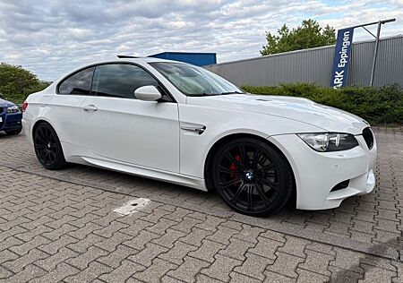 BMW 330d Coupé Komplettumbau M3 mit Originalteil