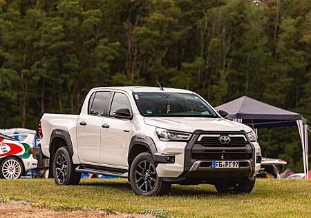 Toyota Hilux ** Invincible 2.8L Vollausst. Garantie **