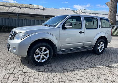 Nissan Pathfinder 2.5 dCi XE