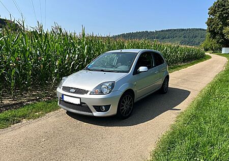 Ford Fiesta 1,4 16V Silver Magic
