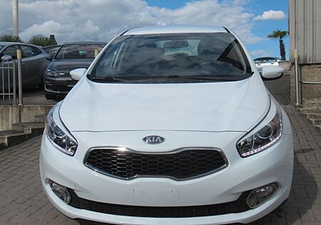 Kia Cee'd Ceed Dream Team- KLIMAAUT.-SHZ-LHZ-PDC-1.HAND