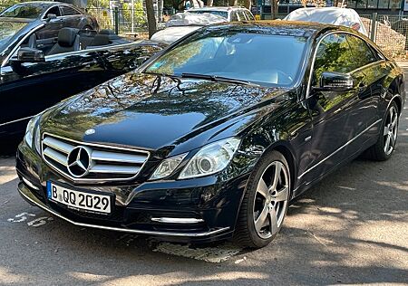 Mercedes-Benz E 250 Coupé CDI BlueEFFICIENCY AVANTG....