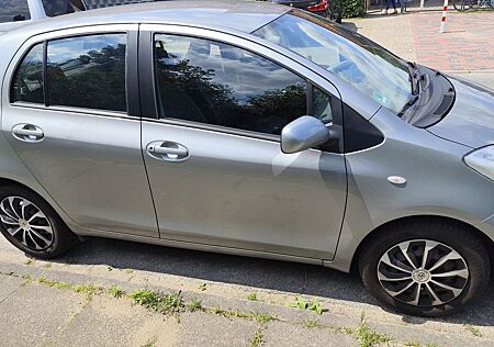 Toyota Yaris 1,3-l-VVT-i Sol Sol