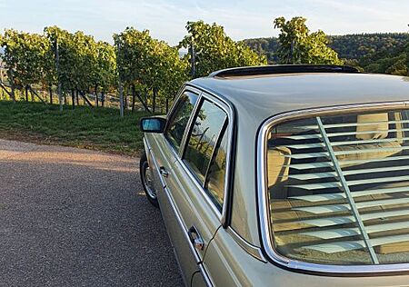 Mercedes-Benz 240