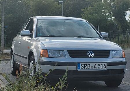 VW Passat Volkswagen 1.6 Basis