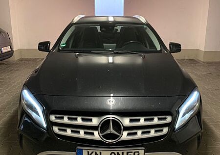 Mercedes-Benz GLA 200 DCT -