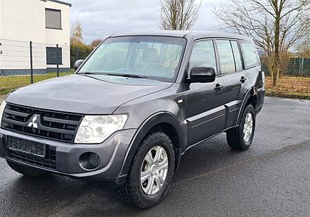 Mitsubishi Pajero 3.2 DI-D Inform
