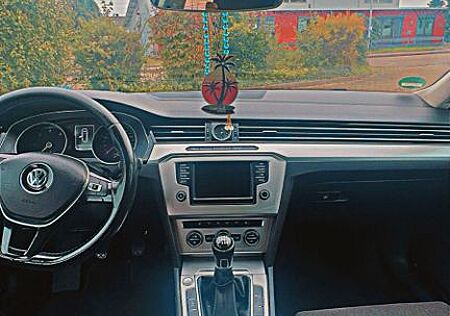 VW Passat Volkswagen 2.0 TDI SCR 140kW DSG 4M Highl. Varia...