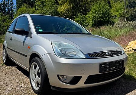 Ford Fiesta 1.4 Ghia TÜV NEU!