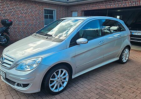 Mercedes-Benz B 200