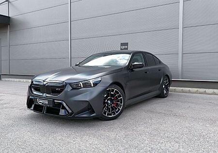 BMW M5 xDrive, B&W,360°,DR.ASSPRO,ALCANT,ANHÄNGERKUP