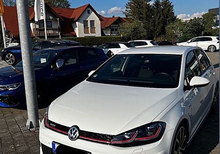 VW Golf Volkswagen GTI 7 FACELIFT / DYNAUDIO/AKRAPOVIC/ASISSTENT
