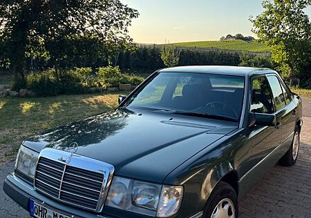 Mercedes-Benz 230
