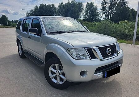 Nissan Pathfinder 2.5 dCi DPF SE 4WD