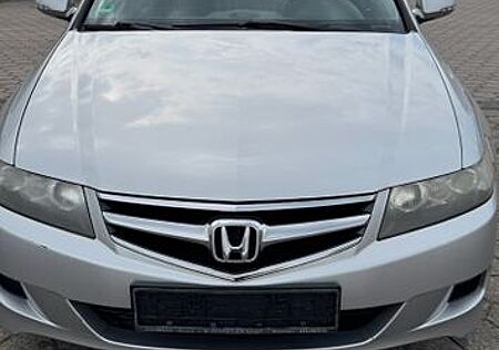 Honda Accord 2.2 i-CTDI 2007 silber 1 Hand
