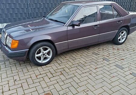 Mercedes-Benz 200 W124 Diesel mit Klimaanlage