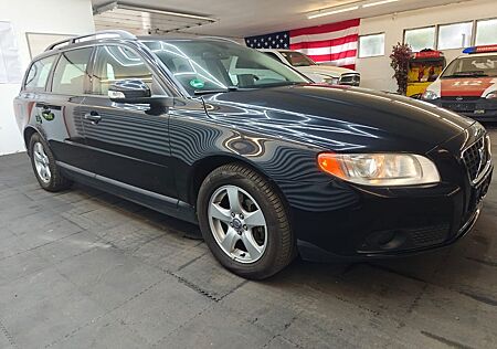 Volvo V70 D5 AWD Schaltgetriebe Xenon AHK Tempomat