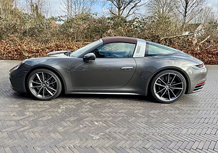 Porsche 992 Targa 4S Einzigartige Traumausstattung PCCB