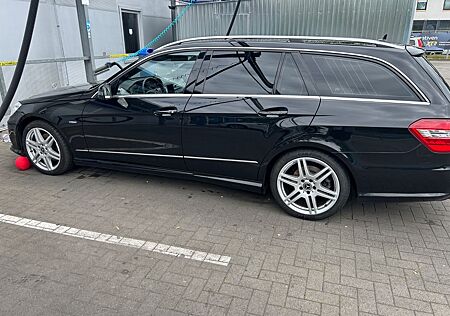 Mercedes-Benz E 350 BlueTEC T AVANTGARDE Autom. AVANTGARDE